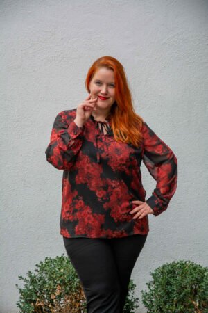 ΜΠΛΟΥΖΑ ΜΟΥΣΕΛΙΝΑ ΜΕ ΚΟΡΔΟΝΙ ΣΤΟ ΝΤΕΚΟΛΤΕ | FLORAL ΚΟΚΚΙΝΗ