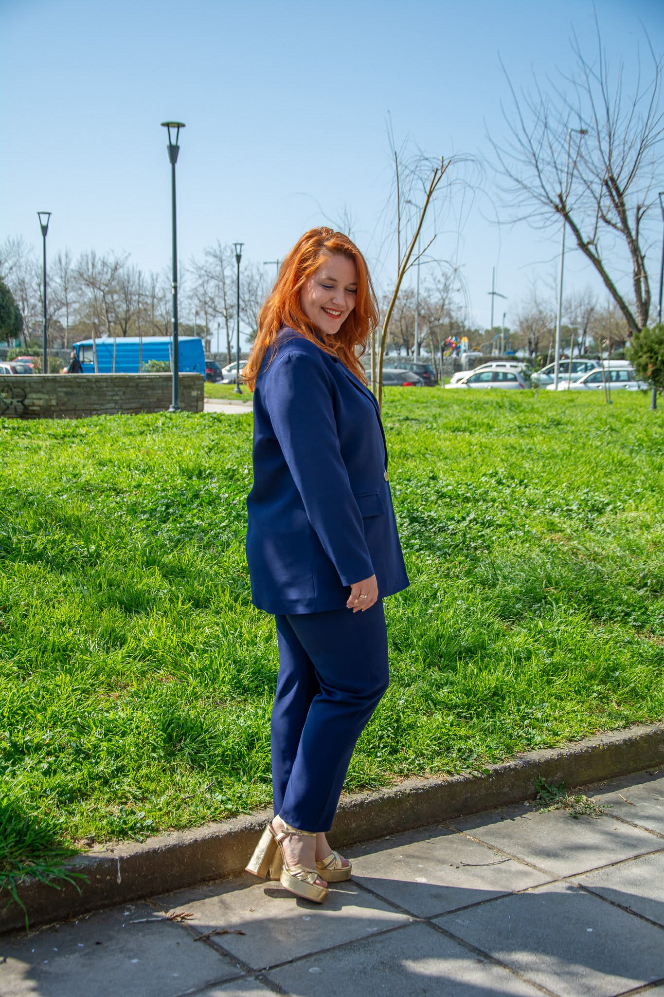 ΚΟΣΤΟΥΜΙ | ΣΑΚΑΚΙ ΜΕ ΔΙΠΛΟ ΚΟΥΜΠΙ - ΠΑΝΤΕΛΟΝΙ ΣΕ ΣΤΕΝΗ ΓΡΑΜΜΗ - Image 2