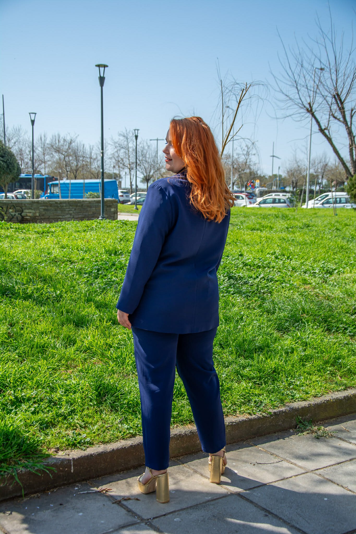 ΚΟΣΤΟΥΜΙ | ΣΑΚΑΚΙ ΜΕ ΔΙΠΛΟ ΚΟΥΜΠΙ - ΠΑΝΤΕΛΟΝΙ ΣΕ ΣΤΕΝΗ ΓΡΑΜΜΗ - Image 3